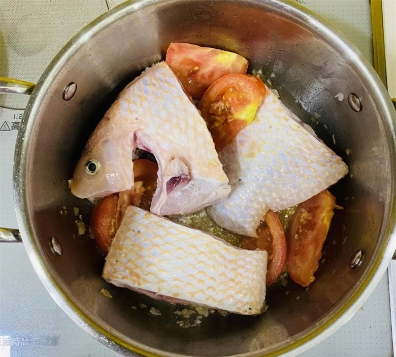 Cách nấu canh chua cá diêu hồng kiểu miền Nam thơm ngon, thanh ngọt cho ngày hè - 6