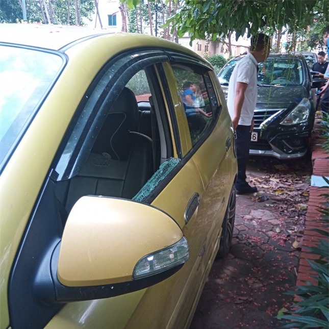 Điều tra vụ hàng loạt xế hộp bị đập kính trong đêm ở Hà Nội ảnh 3