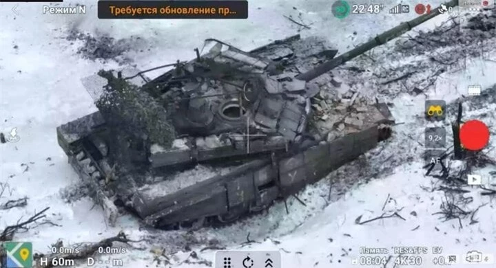 Ngay cả xe tăng T-90M hiện đại nhất của Nga cũng không thoát khỏi số phận bị UAV bắn cháy.