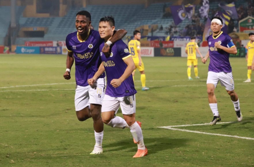 Tiền đạo ĐT Việt Nam nhận lót tay chuyển nhượng gần 1 triệu USD