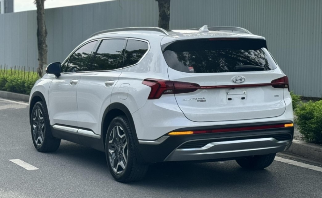 Hyundai Santa Fe lăn bánh 3 năm được bán lại với giá bất ngờ