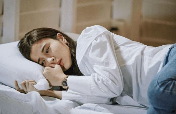 Em trai chồng đưa bạn gái về nhà và thông báo một "tin sét đánh" khiến cả nhà ngã ngửa còn tôi điếng người