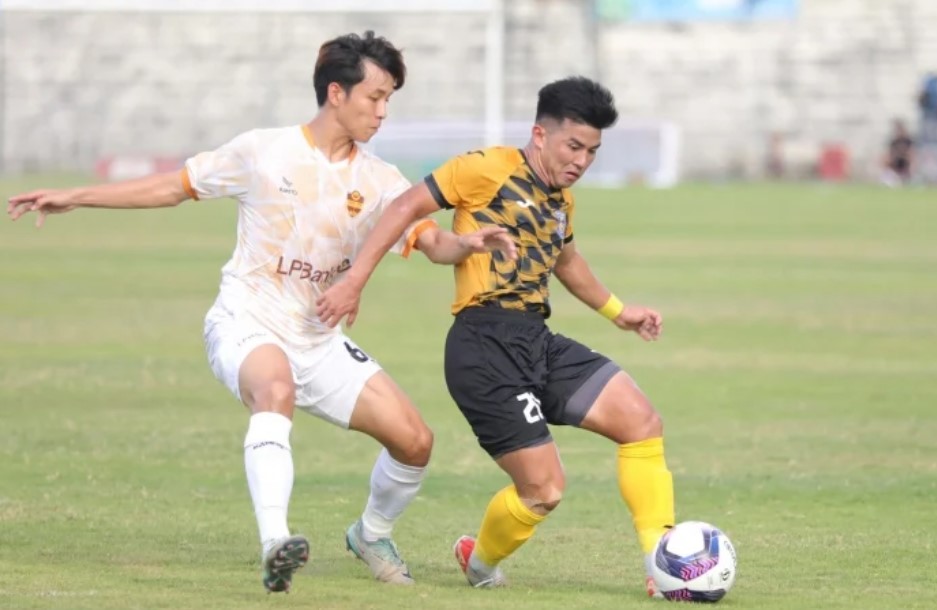 Thua trên chấm 11m, đội bóng của HLV Park Hang Seo mất vé lên hạng