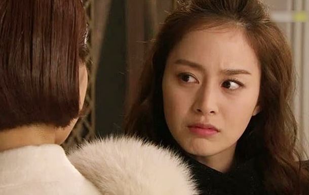 Em chồng bất ngờ bày trò hành hạ chị dâu, để rồi bị chính anh trai đuổi ra đường vì 1 câu nói