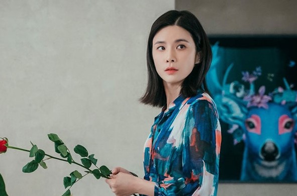 Vừa khen chị dâu giỏi giang, chị ấy liền đáp một câu vạch trần cuộc sống màu hồng khiến tôi chết sững