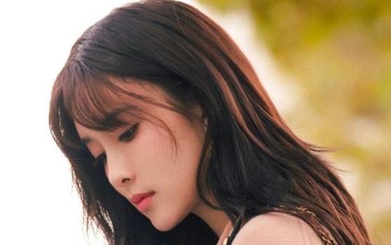 Nghi ng&#x1EDD; ch&#x1ECB; d&#xE2;u cu&#x1ED7;m h&#x1EBF;t ti&#x1EC1;n v&#xE0;ng r&#x1EDD;i &#x111;i, anh c&#x1EA3; y&#xEA;u c&#x1EA7;u ki&#x1EC3;m tra h&#xE0;nh l&#xFD;, &#x111;&#x1EC3; r&#x1ED3;i th&#x1EE9; r&#x1A1;i ra l&#xE0;m m&#x1EB7;t anh em t&#xF4;i bi&#x1EBF;n s&#x1EAF;c