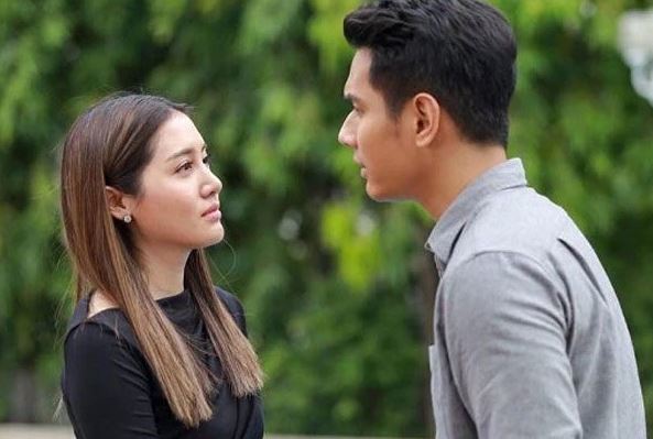 &#x110;&#x1B0;a v&#x1EE3; &#x111;i &#x111;&#x1EBB; th&#xEC; g&#x1EB7;p ng&#x1B0;&#x1EDD;i y&#xEA;u c&#x169; c&#x1EE7;a c&#xF4; &#x1EA5;y, sau 5 ph&#xFA;t n&#xF3;i chuy&#x1EC7;n, t&#xF4;i l&#x1EE5;c tung &#x111;i&#x1EC7;n tho&#x1EA1;i v&#xE0; ph&#xE1;t &#x111;i&#xEA;n v&#x1EDB;i th&#x1B0; m&#x1EE5;c b&#xEA;n trong