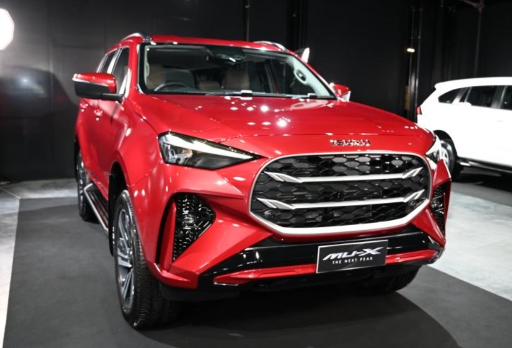 Mục sở thị SUV 7 chỗ Isuzu mu-X 2025 vừa ra mắt: Thêm nâng cấp cạnh tranh Ford Everest