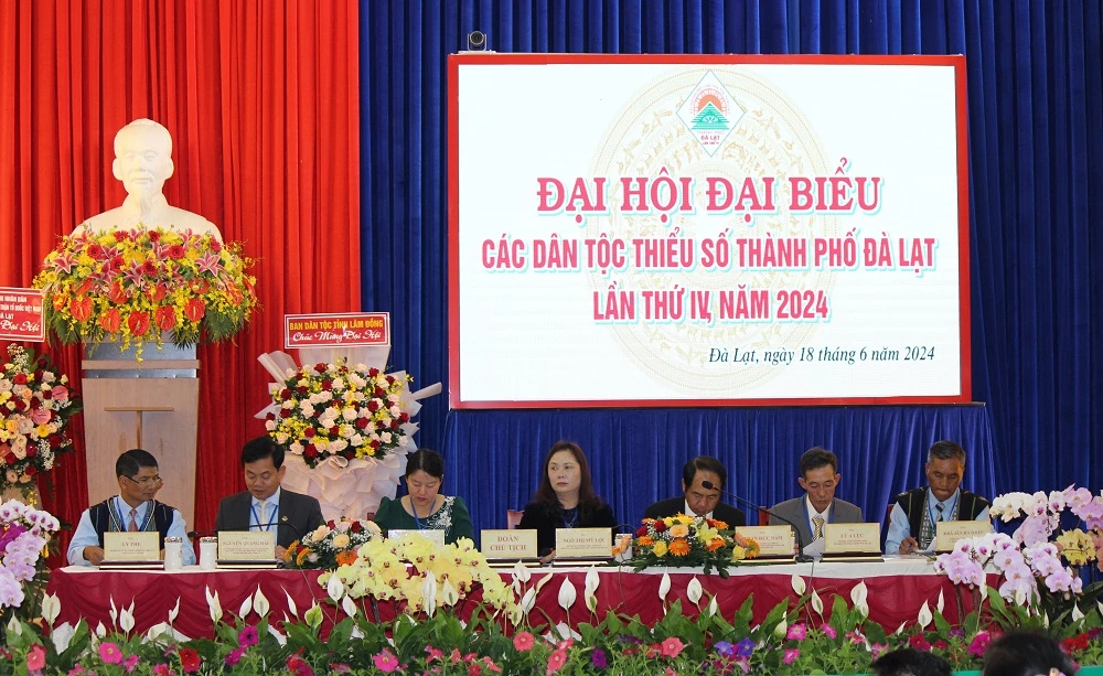 Đoàn Chủ tịch điều hành Đại hội đại biểu các dân tộc thiểu số TP Đà Lạt lần thứ 4 năm 2024.