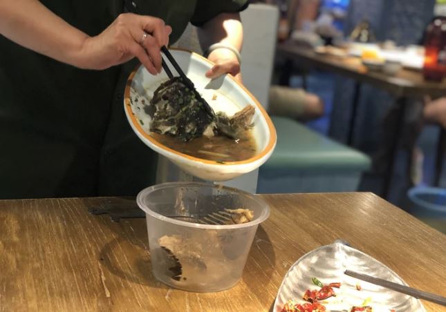 Cô em chồng ngày nào cũng sang xin cơm thừa, nửa năm sau vợ chồng tôi ngã ngửa khi kịch "hạ màn"