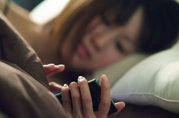 Em đồng nghiệp đăng story xóa 3/4 bức ảnh nhưng nào ngờ tôi phát hiện dấu vết ngoại tình của chồng