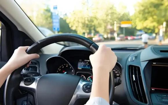 Ngay cả những tài xế kỳ cựu cũng phải thuộc lòng 6 mẹo lái xe này, có thể cứu mạng bạn vào những thời điểm quan trọng