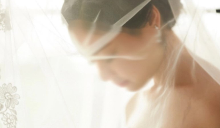 Ngày hôn lễ, sắp trao nhẫn cưới thì một người đàn bà điên đầu bù tóc rối xuất hiện: Câu gào thét lật tẩy âm mưu của chú rể (P2)