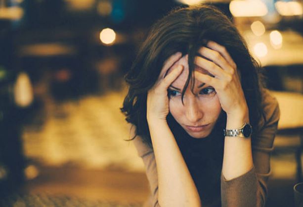 Khi đồng nghiệp đến nhà chơi, mẹ chồng nói với ả một câu khiến tôi bẽ mặt trước tất cả anh em trong cơ quan