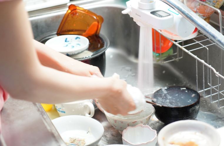 Cặn nước rửa chén gây tổn thương cơ thể, từ viêm nhiễm đến các bệnh mãn tính