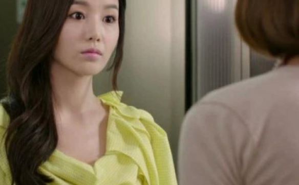 Em chồng ở chung nhà, tôi dặn tắm xong phải dọn dẹp cho sạch nhưng không hề nghe lời, nào ngờ ả nghĩ ra một trò khiến tôi bị mẹ chồng mắng té tát