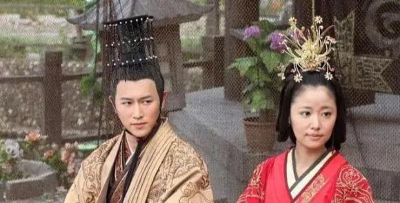 Từ cung nữ thấp hèn 'một bước' thành hoàng hậu quyền lực chỉ nhờ thái giám viết sai tên