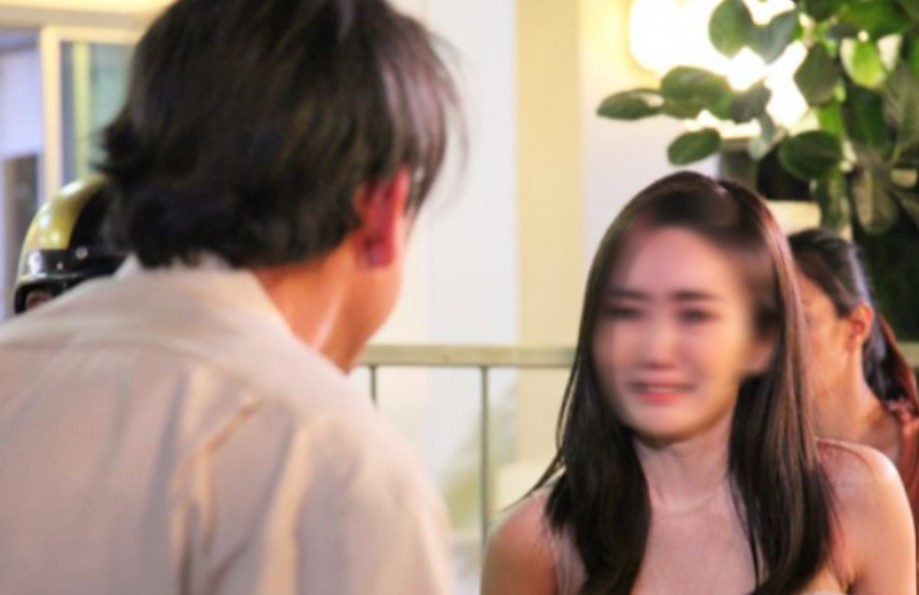 Cả nhà chồng ép tôi nghỉ việc, tôi chỉ hỏi ngược một câu mà họ cứng họng: Tại sao phụ nữ là phải hi sinh vì gia đình?