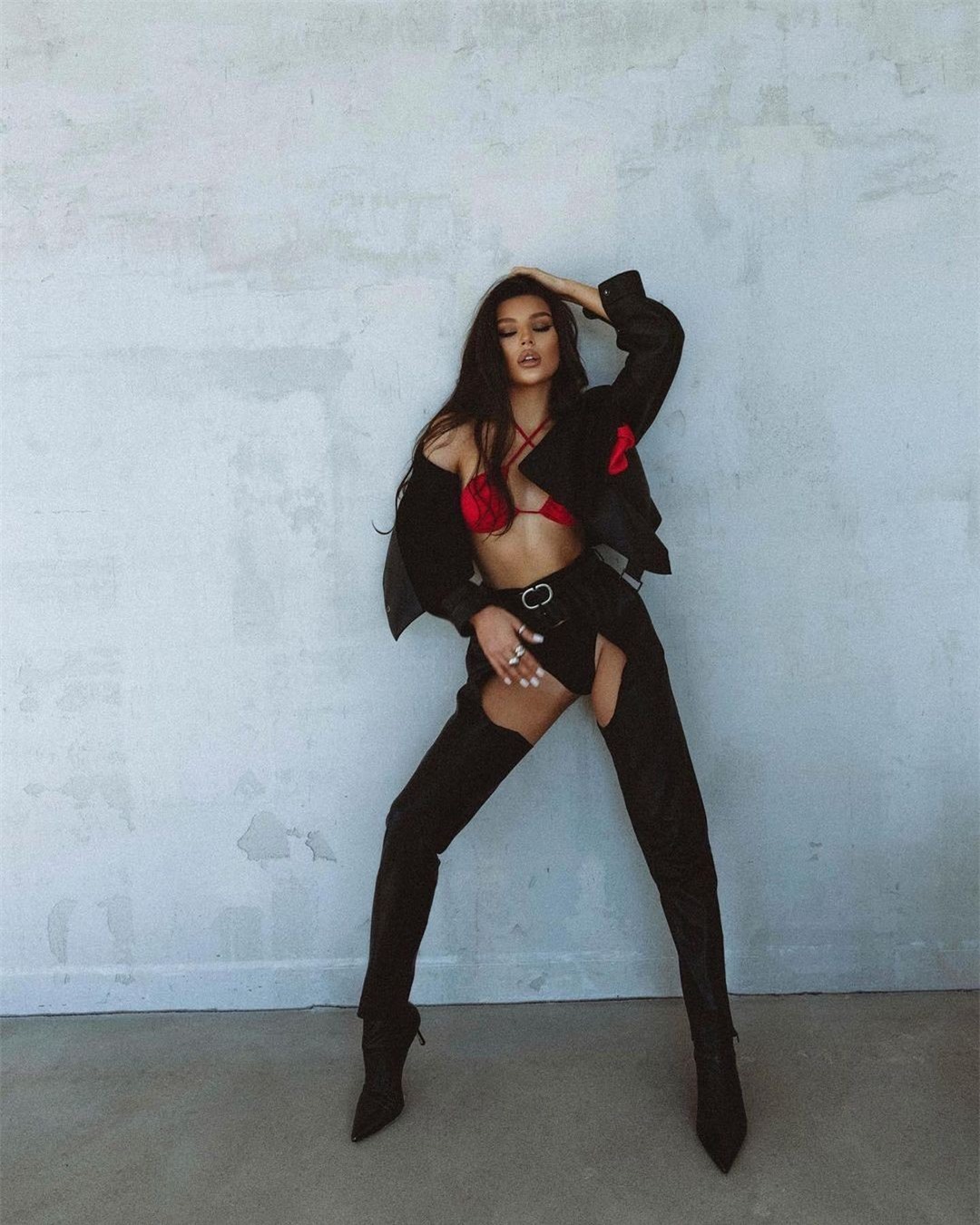 Người đẹp Nga cao 1,76 m sang Việt Nam thi hoa hậu ảnh 18