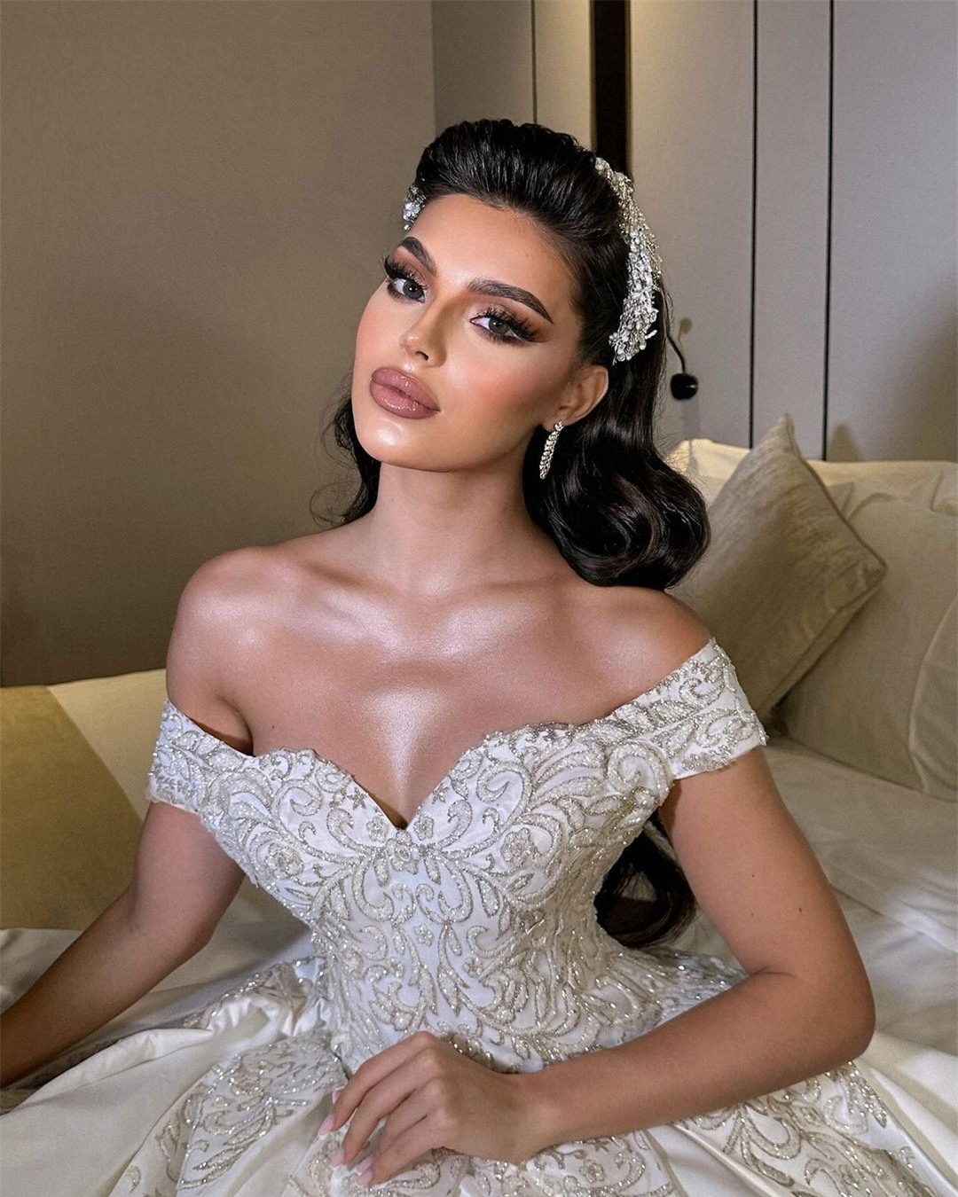 Người đẹp Nga cao 1,76 m sang Việt Nam thi hoa hậu ảnh 2