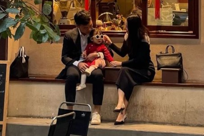 Ảnh hiếm của con gái Xuân Trường và vợ giám đốc