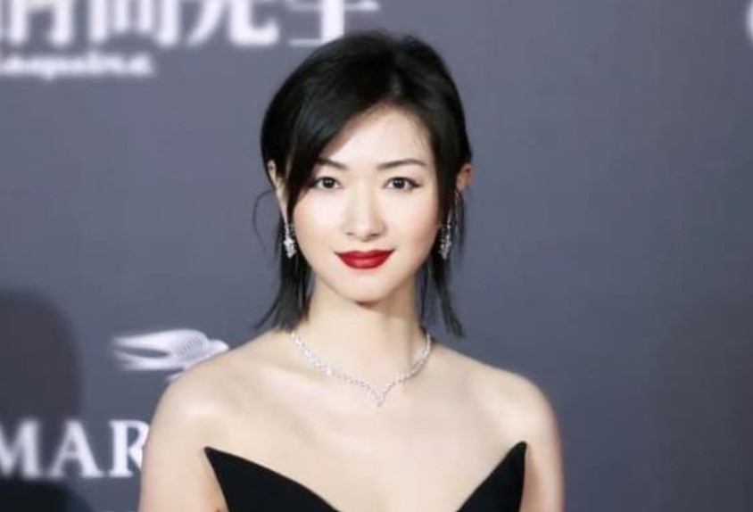 Cô đẹp đến mức đạo diễn theo đuổi 7 lần nhưng đều từ chối, netizen: 'Nữ diễn viên sạch nhất Cbiz'