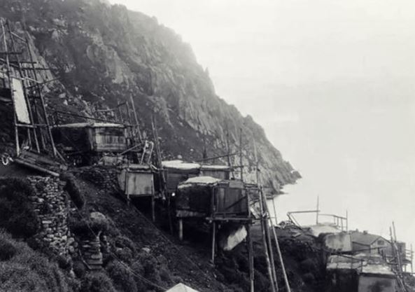 Bí ẩn ngôi làng 'bốc hơi' hoàn toàn kể cả người chết dưới mộ chỉ sau một đêm