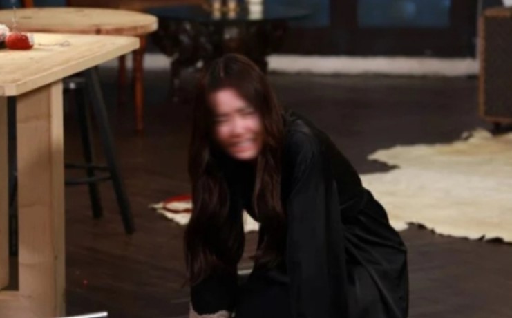 Ngày hôn lễ, sắp trao nhẫn cưới thì một người đàn bà điên đầu bù tóc rối xuất hiện: Câu gào thét lật tẩy âm mưu của chú rể (P3)