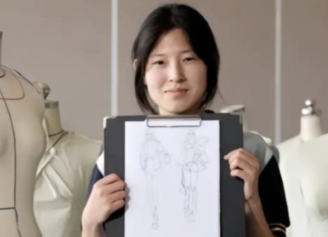 Nữ sinh 17 tuổi học giỏi xuất thần, đạt thành tích vượt cả Tiến sĩ: Phóng viên tìm đến nhà thì "chết lặng" trước cảnh tượng trước mắt