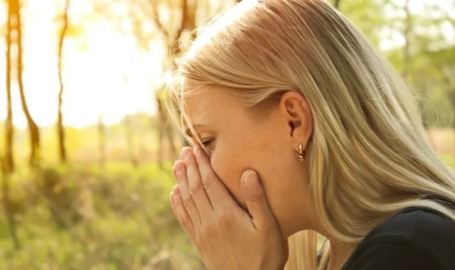 Tại sao mặt trời làm con người hắt hơi? Cứ 3 người thì có 1 người có phản ứng này