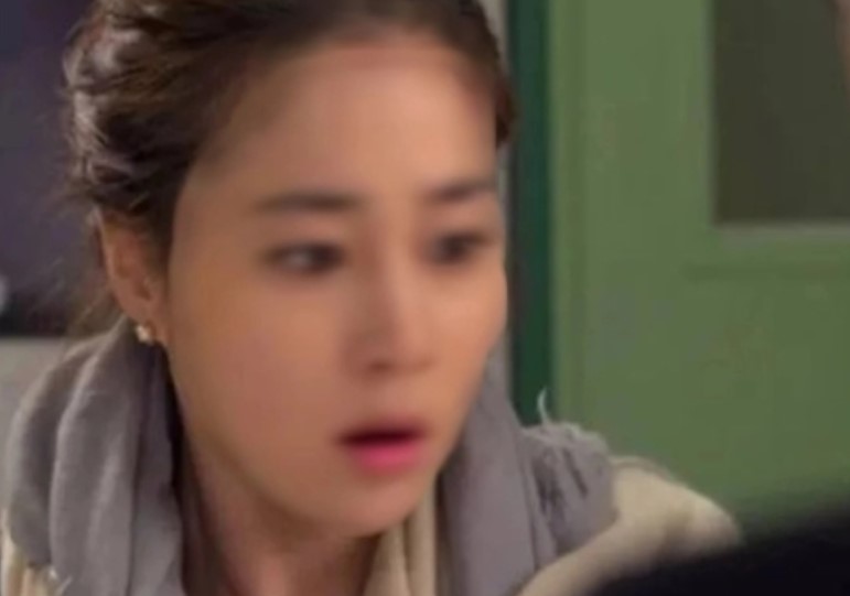 Tôi giật mình phát hiện sổ bảo hiểm xã hội của mình nằm gọn trong cốp xe của chồng và choáng váng khi biết ý định sắp tới của anh