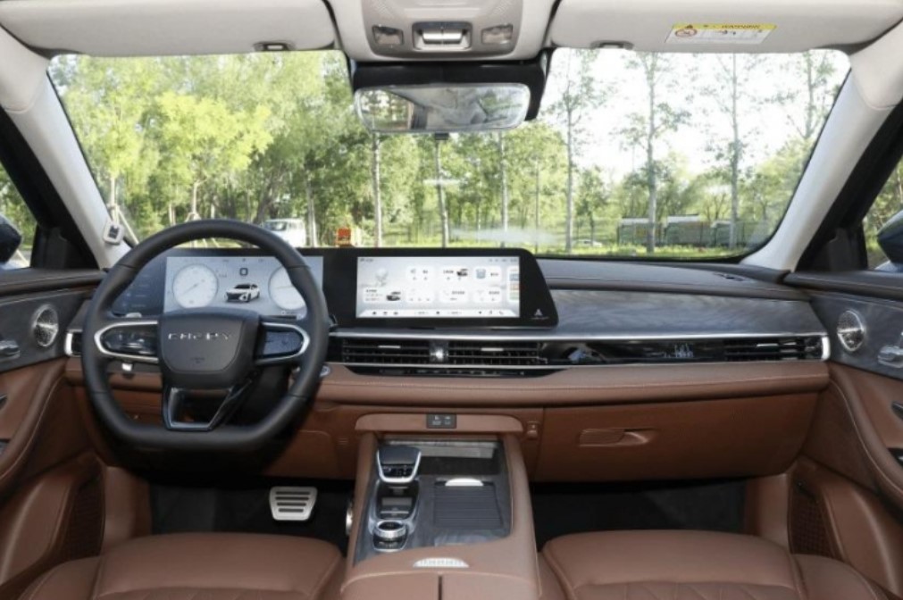 Xe sedan ngang cỡ Toyota Camry, giá chưa đến 550 triệu đồng