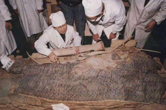 Chuyện lạ lần lượt xảy ra trong tang lễ hoàng đế nhà Minh, sau khi khai quật lăng mộ, chuyên gia phát hoảng