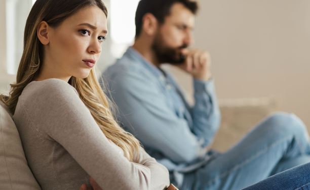 Ch&#x1ED3;ng c&#xF3; m&#xF9;i &quot;m&#x1EDD; &#xE1;m&quot; nh&#x1B0;ng t&#x1EEB; ch&#x1ED1;i gi&#x1EA3;i th&#xED;ch, ch&#x1ECB; em n&#xEA;n x&#x1EED; tr&#xED; ra sao cho h&#x1EE3;p l&#xFD;?