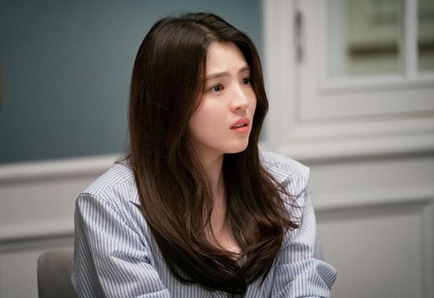 Sáng nào cũng thấy em chồng bê đồ đi giặt cho vợ, tôi khích bác nào ngờ lại bị mẹ chồng xỉa xói 1 câu mà tái mặt