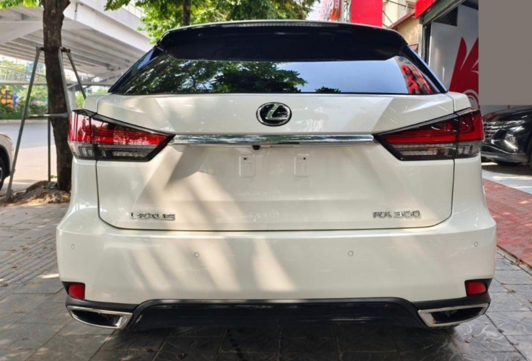 Lexus RX 300 lăn bánh 3 năm rao bán với giá khó tin