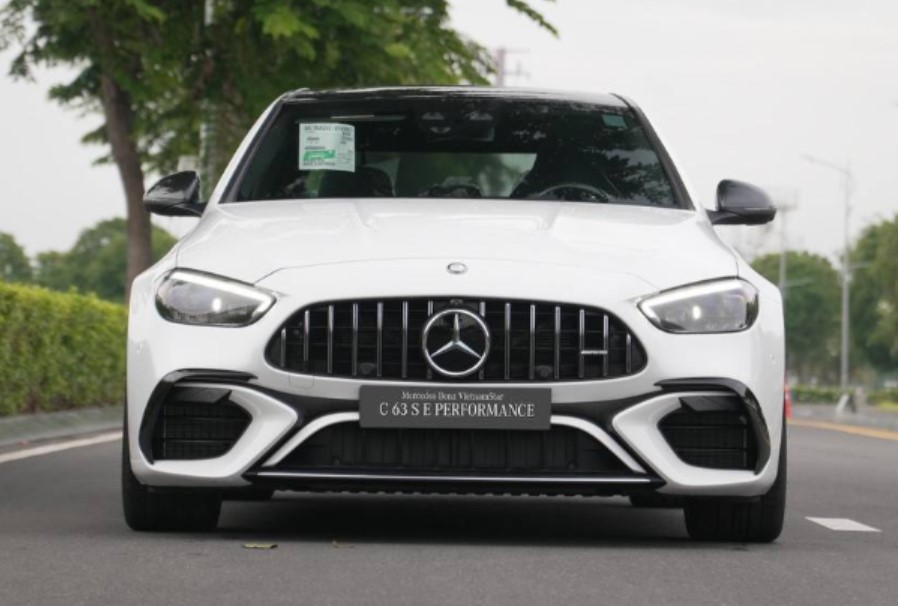 Mercedes-AMG C 63 S E Performance đã cập bến Việt Nam, giá từ 4,9 tỷ đồng