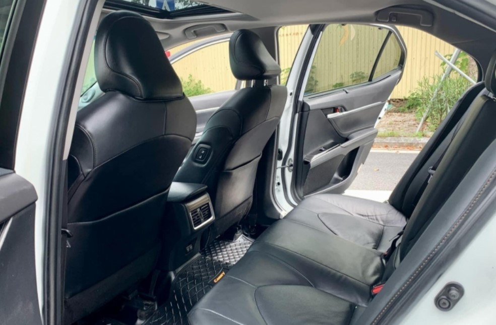 Sau 4 năm sử dụng, Toyota Camry được chủ nhân rao bán với giá không ngờ