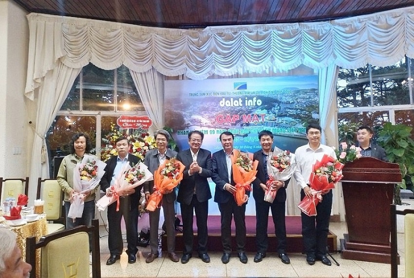 Đặc san Dalat Info tri ân cộng tác viên nhân ngày Báo chí Cách mạng Việt Nam