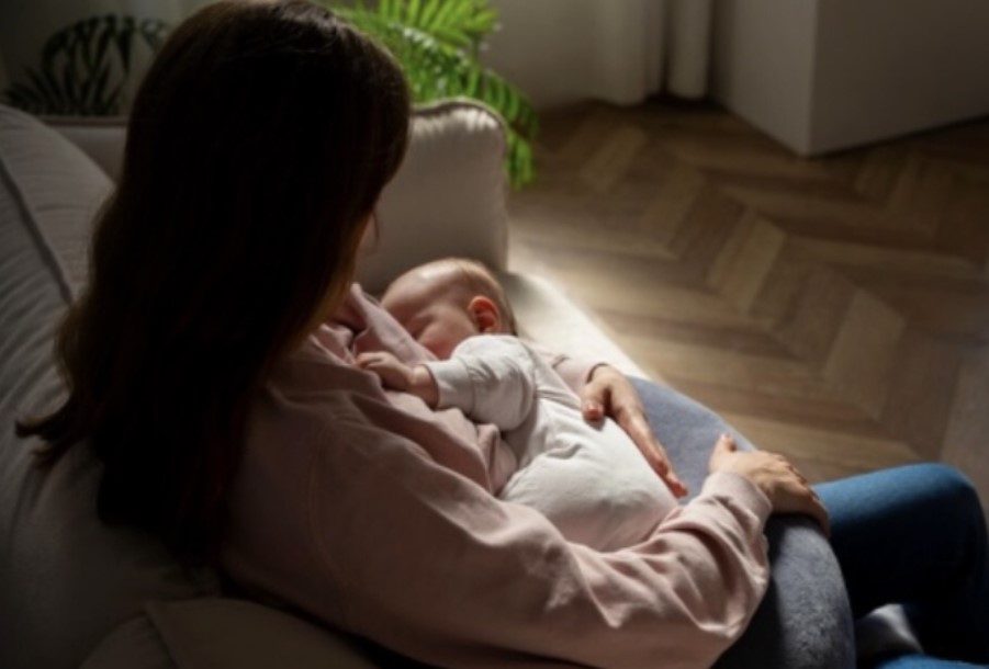 Sau sinh, tôi đưa con về nhà mẹ đẻ, ở chưa đầy tháng chị dâu đã vùng vằng bỏ đi, anh trai liền quát một câu khiến tôi rùng mình