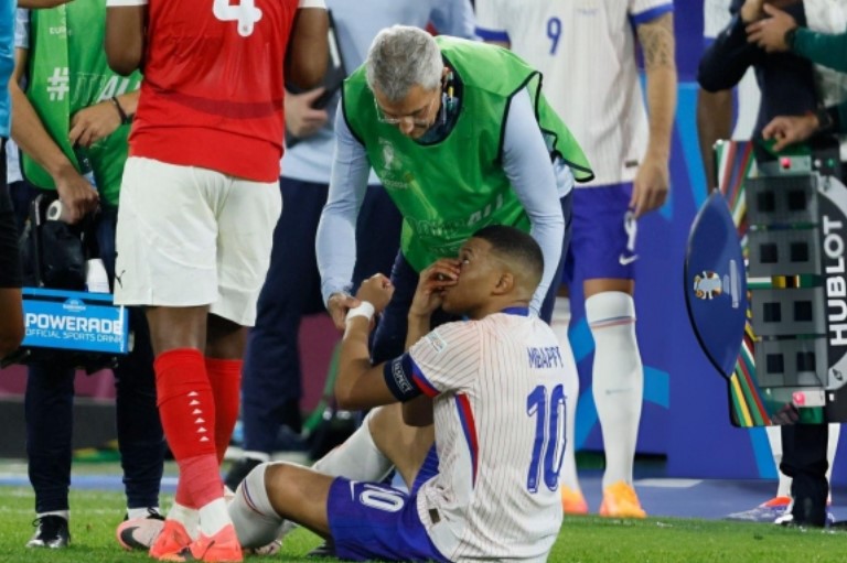 Tiết lộ về Mbappe, HLV tuyển Pháp khiến cả Euro lo lắng