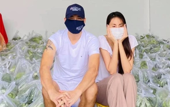 Thủy Tiên và Công Vinh mới bị dạy dỗ trong 30 phút, ngồi im đến ngơ ngác