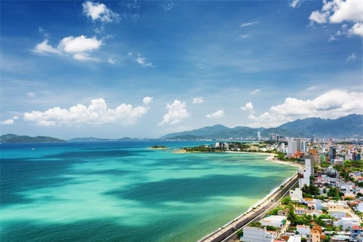 Thành phố Nha Trang nhìn từ trên cao. (Ảnh: Efired/Shutterstock)