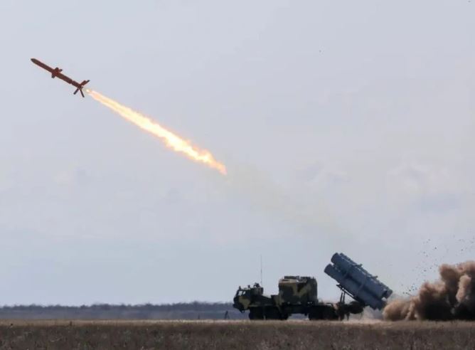 Ukraine tìm cách "tự lực cánh sinh" về vũ khí