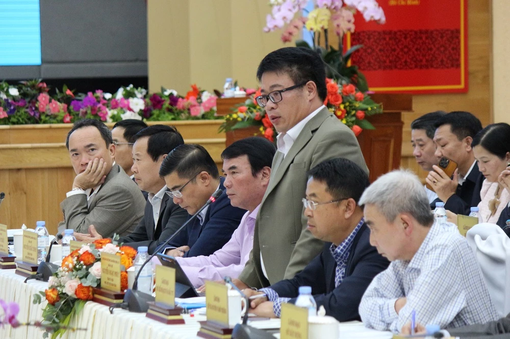 Ông Nguyễn Ngọc Phúc - Phó Chủ tịch UBND tỉnh lâm Đồng, trả lời kiến nghị của doanh nghiệp.