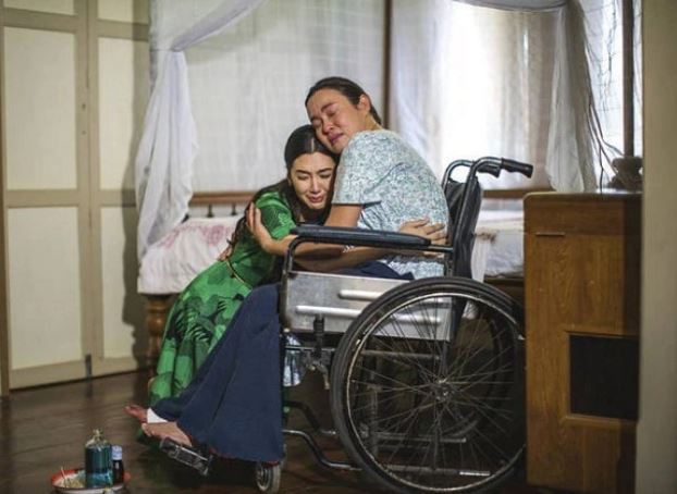 Bị cả nhà chồng quay lưng vì nghĩ tôi ganh tị với em chồng vậy mà sau một tháng nằm viện về, mẹ chồng cho tôi cuốn sổ tiết kiệm có 10 con số