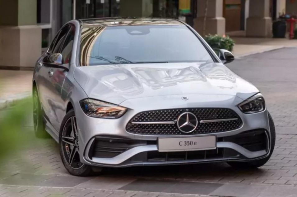 Mercedes-Benz C-Class sắp có thêm bản mới tại Việt Nam, 'ăn xăng' chỉ 1,5 lít/100 km