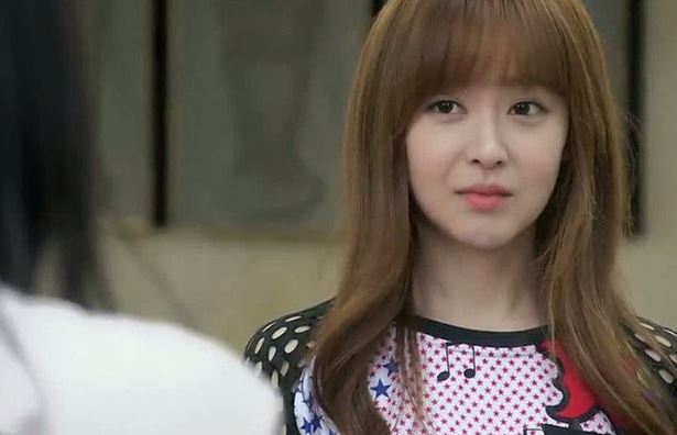 Cả nhà biết thừa em chồng lấy tiền của chị dâu vẫn khuyên "bỏ qua đi, người một nhà", tôi cứng rắn phản đòn khiến họ sượng sùng