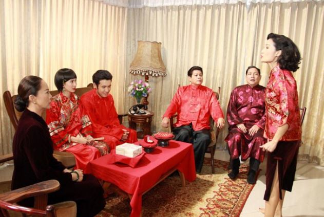 Mát lòng mát dạ với 6 cây vàng mẹ chồng trao trong ngày cưới, vậy mà khách vừa về, chồng em ôm vàng bỏ chạy khiến em không nói nên lời