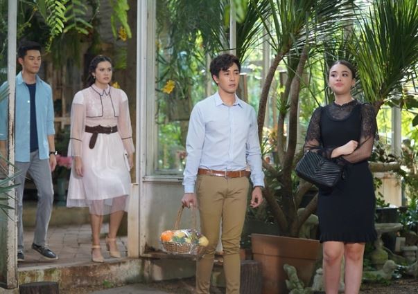 Nhà có giỗ, thấy em dâu gói thức ăn về, chị chồng mỉa mai: "Đúng là thất nghiệp tham ăn", ngay lập tức nhận được câu trả lời đau điếng của người không ngờ tới